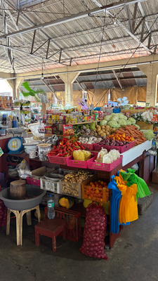 in der Markthalle von Mombajao