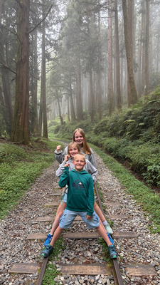 Wandern entlang der Bahnstrecke