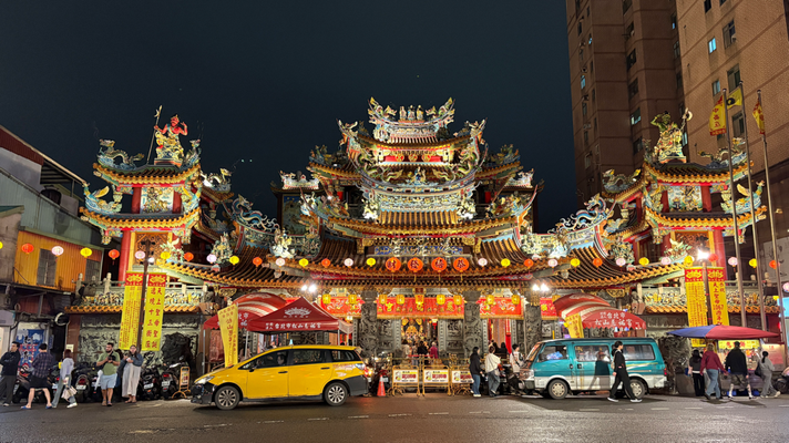 Tempel vor dem Nachtmarkt