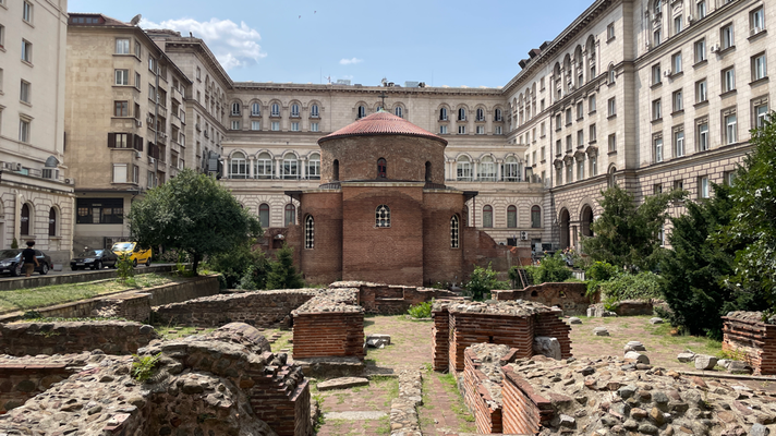 Alte Kirche im Innenhof