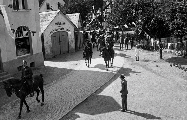 Historischer Umzug am Spritzenhaus der freiw. Feuerwehr