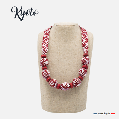 Collier rouge motif japonais