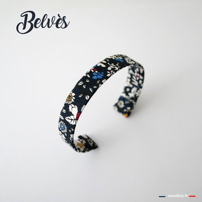 Bracelet fleuri bleu