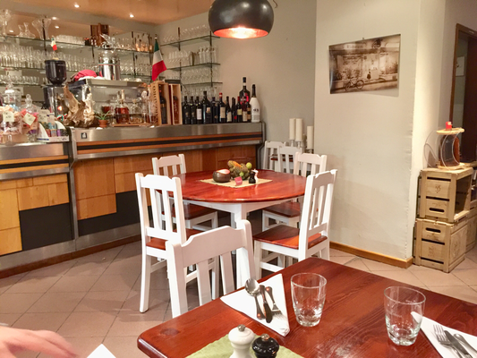 Familientisch / Family table / tavolo di famiglia