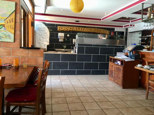 Blick auf die Pizza Station. View of the Pizza Station.