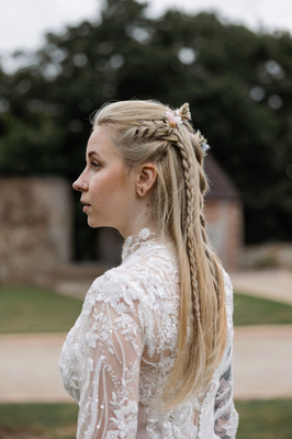 Brautstyling in Münster, Borken, Coesfeld, Steinfurt und Warendorf – natürliches Braut-Make-up und elegantes Hairstyling für den Hochzeitstag