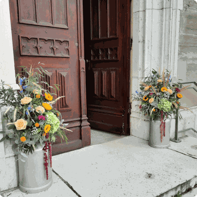 Ros Arum_mariage coloré_décoration église_fleuriste mariage Rumilly