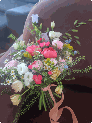 Ros Arum_mariage champêtre printemps coloré_bouquet de mariée_fleuriste mariage rumilly