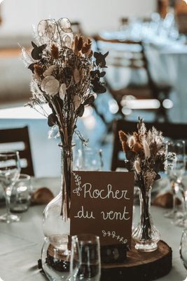 Ros Arum_mariage fleurs séchées _tons moutarde et blanc_décoration tables mariage_fleuriste mariage_rumilly
