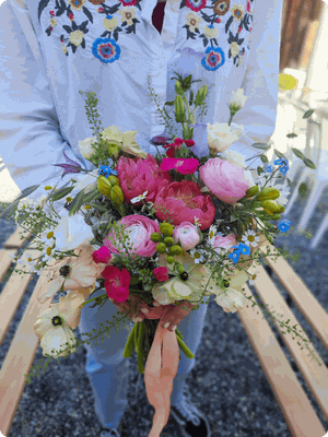 Ros Arum_mariage champêtre printemps coloré_bouquet de mariée_fleuriste mariage rumilly