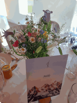 Ros Arum_mariage champêtre printemps coloré_bouquet tables invités_fleuriste mariage rumilly