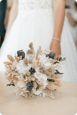 Ros Arum_mariage fleurs séchées_tons blanc naturel et sauge_bouquet de mariée_fleuriste mariage_rumilly