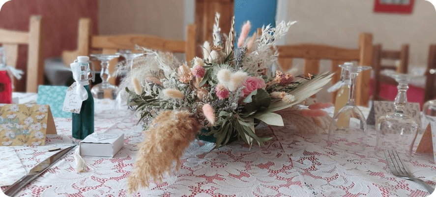 Ros Arum_mariage fleurs séchées_tons pastels_champêtre_composition table invités_fleuriste mariage_rumilly