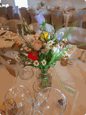 Ros Arum_mariage champêtre printemps coloré_bouquet table invités_fleuriste mariage rumilly