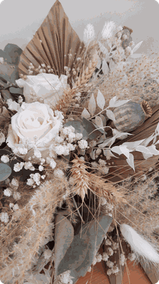 Ros Arum_mariage fleurs sechées tons blancs_composition table d'honneur_fleuriste mariage rumilly