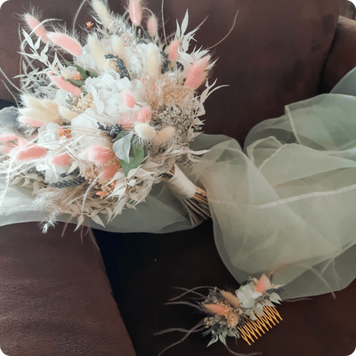 Ros Arum_mariage fleurs séchées_tons pastels_champêtre_bouquet de mariée et peigne_fleuriste mariage_rumilly