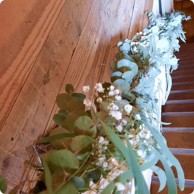 Ros'Arum_mariage_décoration rampe escalier_eucalyptus_thème celtique_fleuriste mariage_rumilly