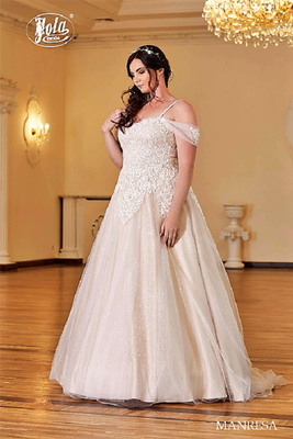 Brautkleid große Größen mit Carmen-Ausschnitt vorne
