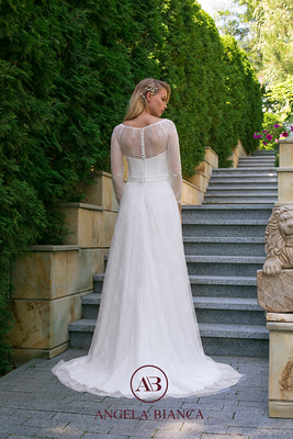 Brautkleid ganz aus Spitze mit langem Arm hinten