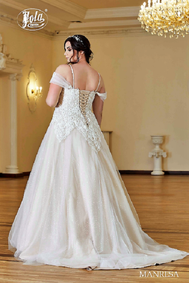 Brautkleid große Größen mit Carmen-Ausschnitt hinten
