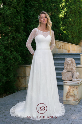 Brautkleid ganz aus Spitze mit langem Arm vorne