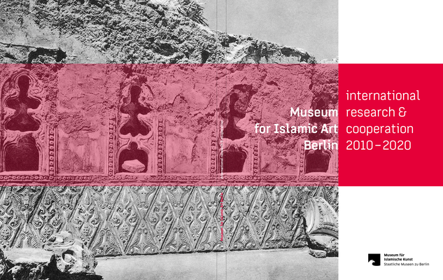 Corporate Design für das Museum für Islamische Kunst. Drei Broschüren mit einheitlichem Corporate Design beschreiben die unterschiedlichen Projekte des Museums, hier das Cover für die Broschüre Forschung und Kooperation.