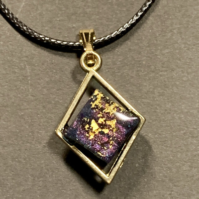 隕石雑貨ななのすけプロフィール - 後鳥シンジ鑑定ルーム 占い