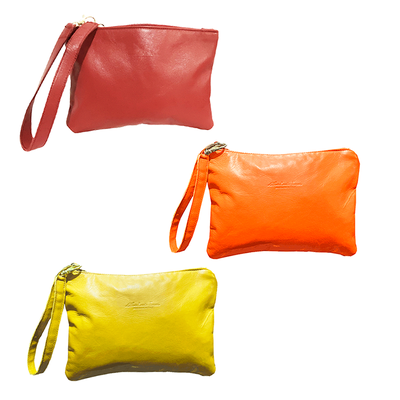 Pochette borsa modello Sofia realizzata nel laboratorio artigianale di Mariarosaria Ferrara Ischia; Disponibile in varie misure e colori, giallo arancione e rosso.
