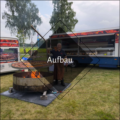 Beim Aufbau nutze ich einzelne, wetterfeste Elemente, die individuell zusammengestellt und Deiner Location angepasst werden. Diese sind in kürzester Zeit einsatzbereit und werden direkt nach dem Grillen mit geringem Zeitaufwand wieder abgebaut.