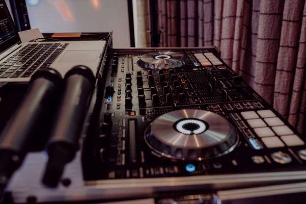 Sun Entertainment - DJ Booth - Alles nur noch digital 