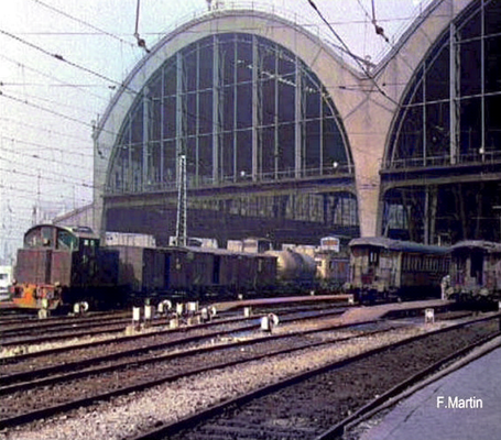 Estacio de Franca Barcelona train entrance to platforms
