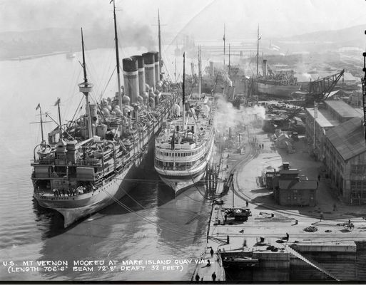 USS Comfort liegt am 2. Januar 1920 neben dem US-Armeetransporters USAT Mount Vernon (ex Kronprinzessin Cecilie) in der Mare Island Navy Yard, Vallejo, Kalifornien. 