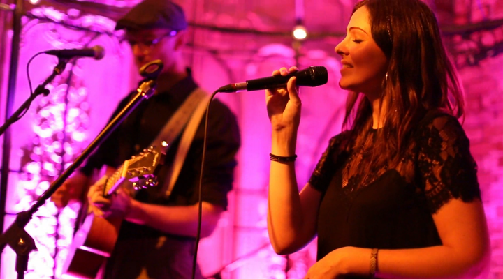 Live-Musik Duo spielt Konzert in Hamburg