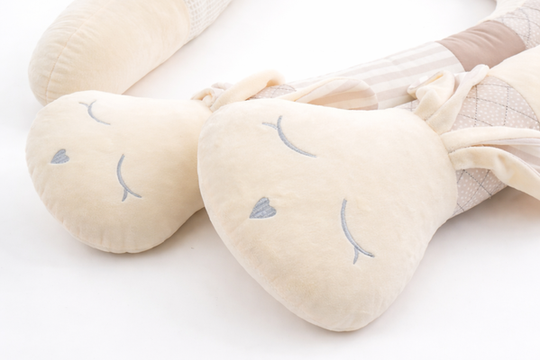 Bettschlange für Kinder Hase Kuscheltier Hamburg www.canenya.de
