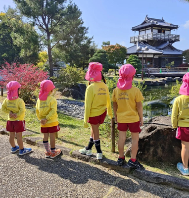 looking at ikeda castle 