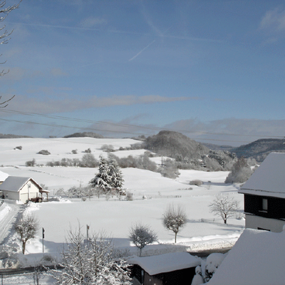 Winterimpression in der Umgebung des Gasthofs "Zum Hohen Lohr" in Battenhausen; landschaftlich schön gelegen im Naturpark Kellerwald-Edersee in der nordhessischen Grimmheimat