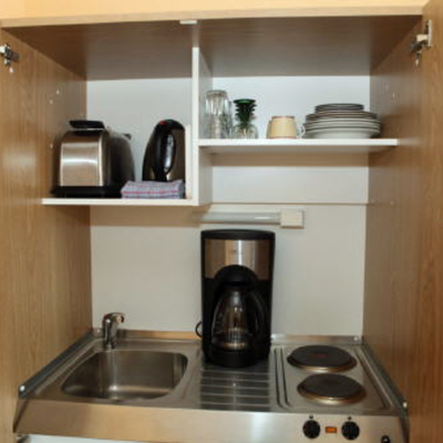 Impression der Küche im gemütlichen Appartements / Ferienwohnung "Wüstegarten" im Gasthof "Zum Hohen Lohr" in Battenhausen landschaftlich schön gelegen im Naturpark Kellerwald-Edersee in der nordhessischen Grimmheimat