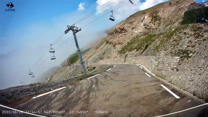 Bild: Wohnmobilreise in die Hochpyrenäen hier Abfahrt vom Col du Tourmalet Richtung Luz-Saint-Sauveur 