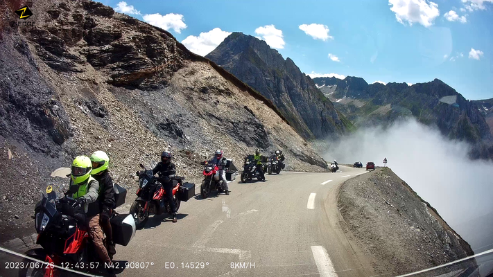 Bild: Wohnmobilreise in die Hochpyrenäen hier Abfahrt vom Col du Tourmalet Richtung Luz-Saint-Sauveur