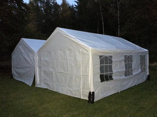 Zwei Zelte (8x6m)