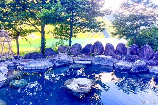 白水湖の温泉