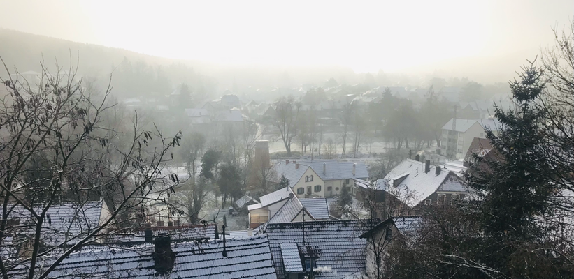 Das Dorf Altleiningen im Schnee