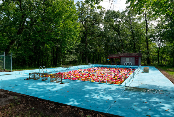 EBONY G. PATTERSON "...called Up", 2018 (artificial flowers and funerary wreaths, stuffed toys, candles, and customized embellished benches. Courtesy Monique Meloche Gallery, Chicago. From an article of «Art in America»)
