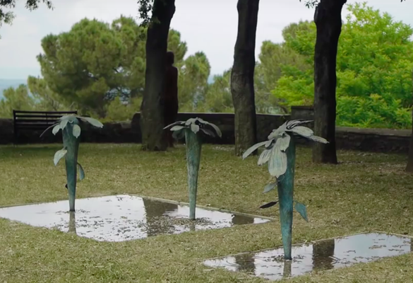 KIKI SMITH, Path (GALLERIA CONTINUA, San Gimignano 31.05.2014 - 30.08.2014: from a Youtube video)