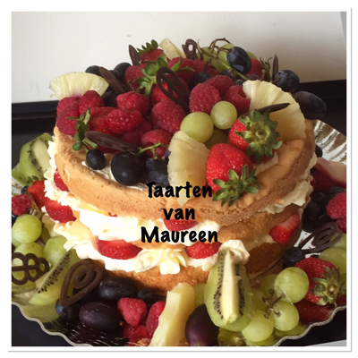 Naked cake met veel fruit