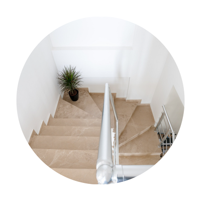 Marmortreppen gewendelt auf Maß