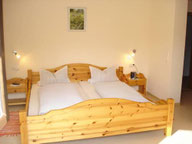 Doppelzimmer im Gasthof "Zum Hohen Lohr" in Battenhausen im Naturpark Kellerwald-Edersee in der nordhessischen Grimmheimat