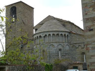 La fantastica chiesa romanica di Gropina visibile dal BB Alloro