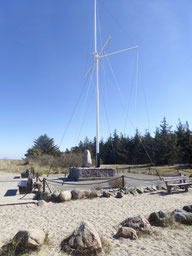 Bild: Das Niobe Denkmal am Gammendorfer Strand im Norden von Fehmarn