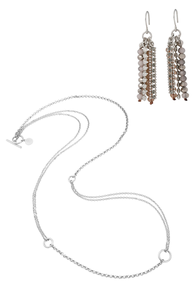 passender Schmuck für rundes Gesicht, Ohrringe und Kette